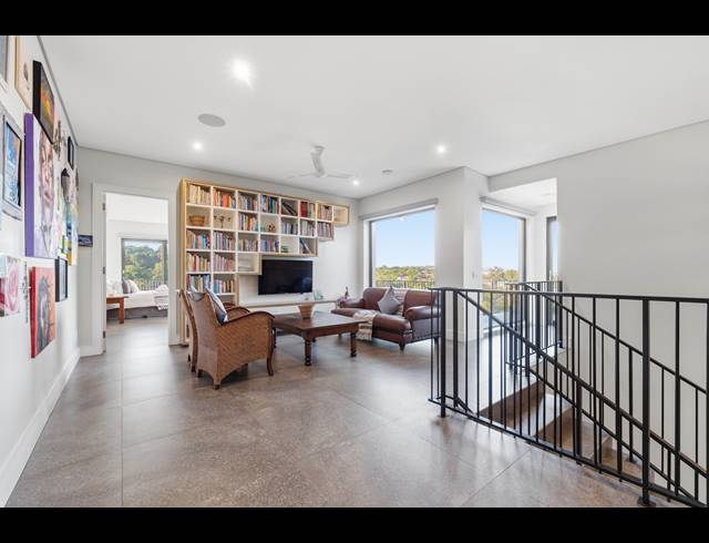 11 BEDROOM FREEHOLD FOR SALE IN SALT ROCK